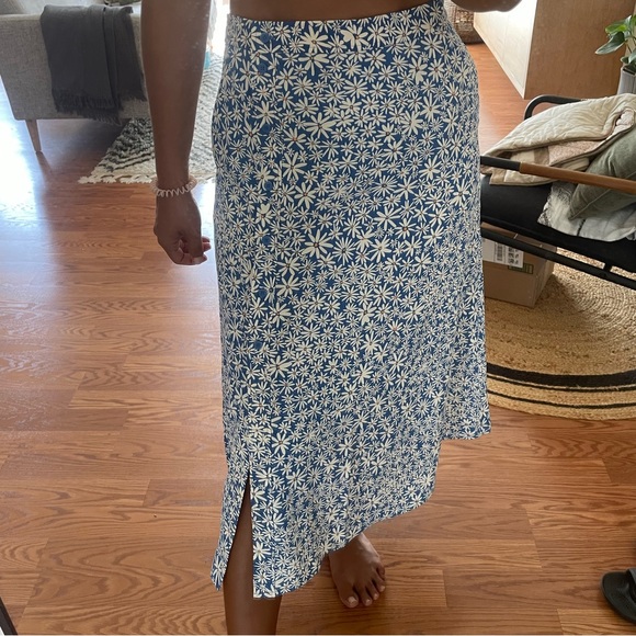 Uniqlo Dresses & Skirts - Midi skirt